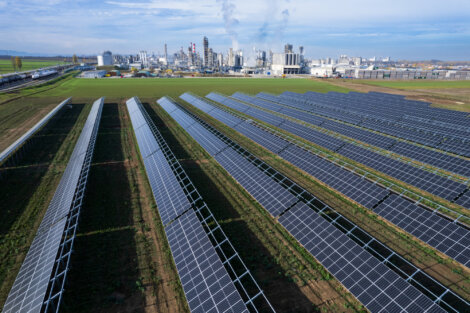Photo: The new array in Schwechat follows Linz, also in Austria, as the second solar facility erected jointly by Borealis and VERBUND.