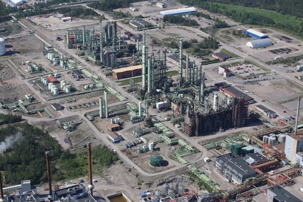 Kilpilahden hukkalämpöhanke etenee kannattavuusselvitykseen. Kuvassa Borealiksen petrokemian laitokset, jossa mm. hukkalämpöä syntyy.